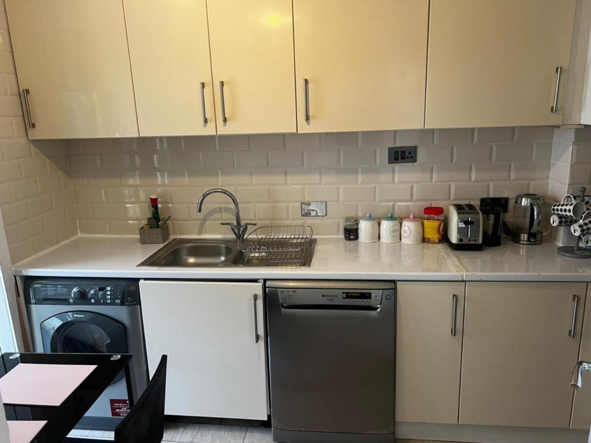 Cosy 2-Bedroom Flat In Finsbury Park, Modern, Convenient & Close To Central London! Eksteriør billede
